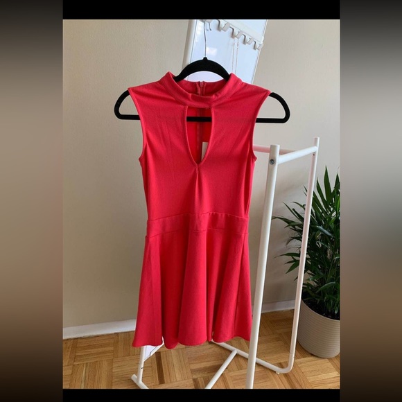 Dress - Picture 2 of 8